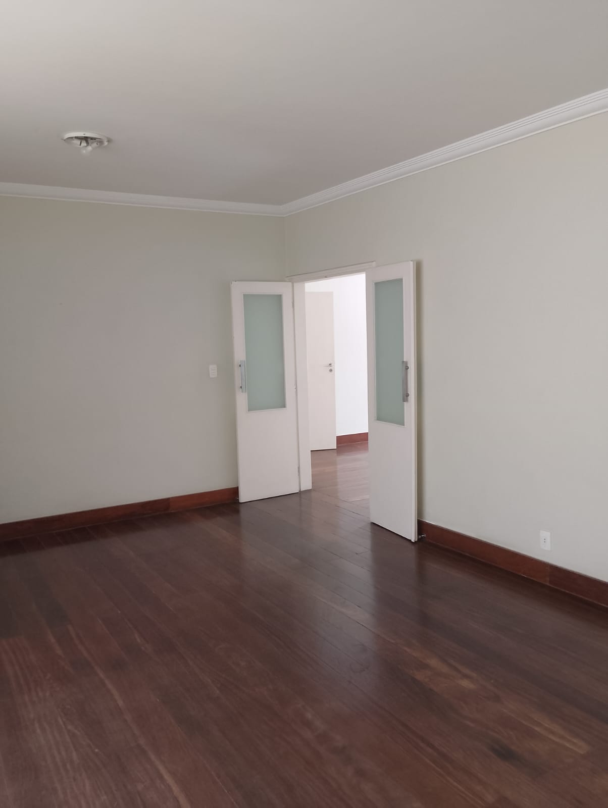 Apartamento à venda com 4 quartos, 220m² - Foto 2