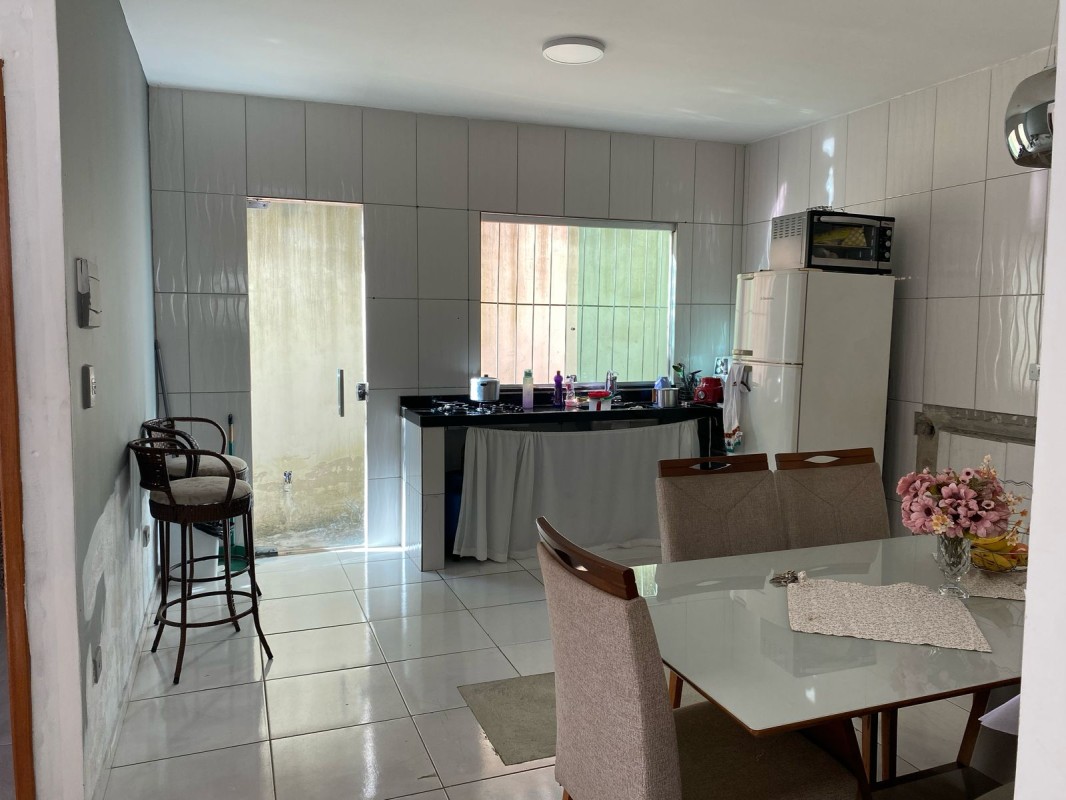 Casa à venda com 3 quartos, 200m² - Foto 2
