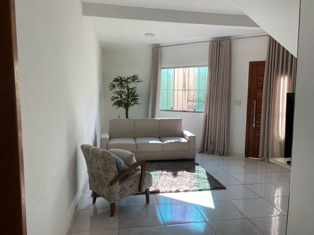 Casa à venda com 3 quartos, 200m² - Foto 1