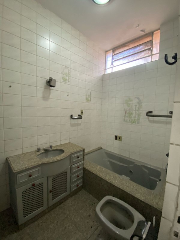 Casa para alugar com 6 quartos, 360m² - Foto 14