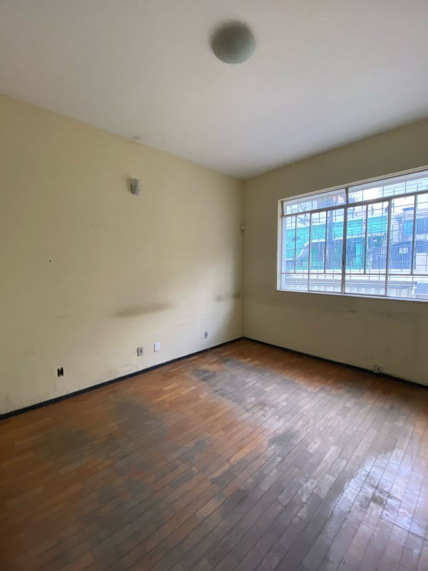 Casa para alugar com 6 quartos, 360m² - Foto 12