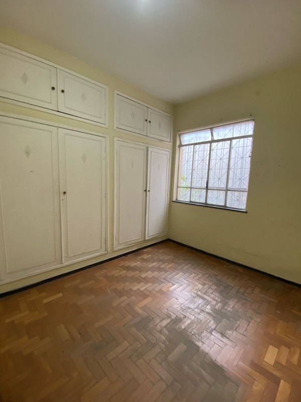 Casa para alugar com 6 quartos, 360m² - Foto 1