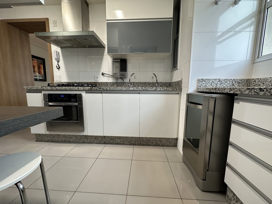Apartamento para alugar com 2 quartos, 102m² - Foto 13