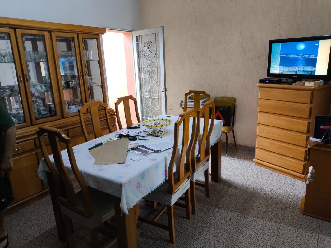 Casa à venda com 5 quartos, 244m² - Foto 2