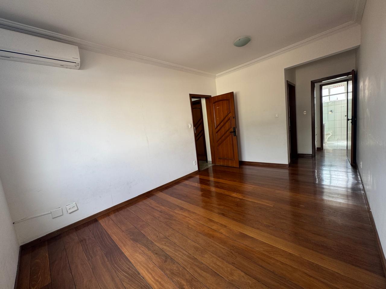 Apartamento para alugar com 3 quartos, 90m² - Foto 1