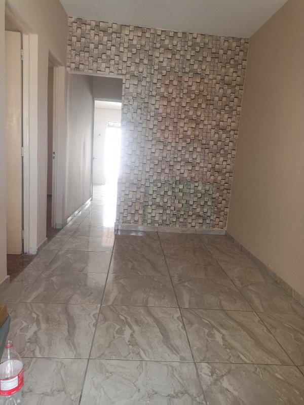 Casa para alugar com 2 quartos, 60m² - Foto 1