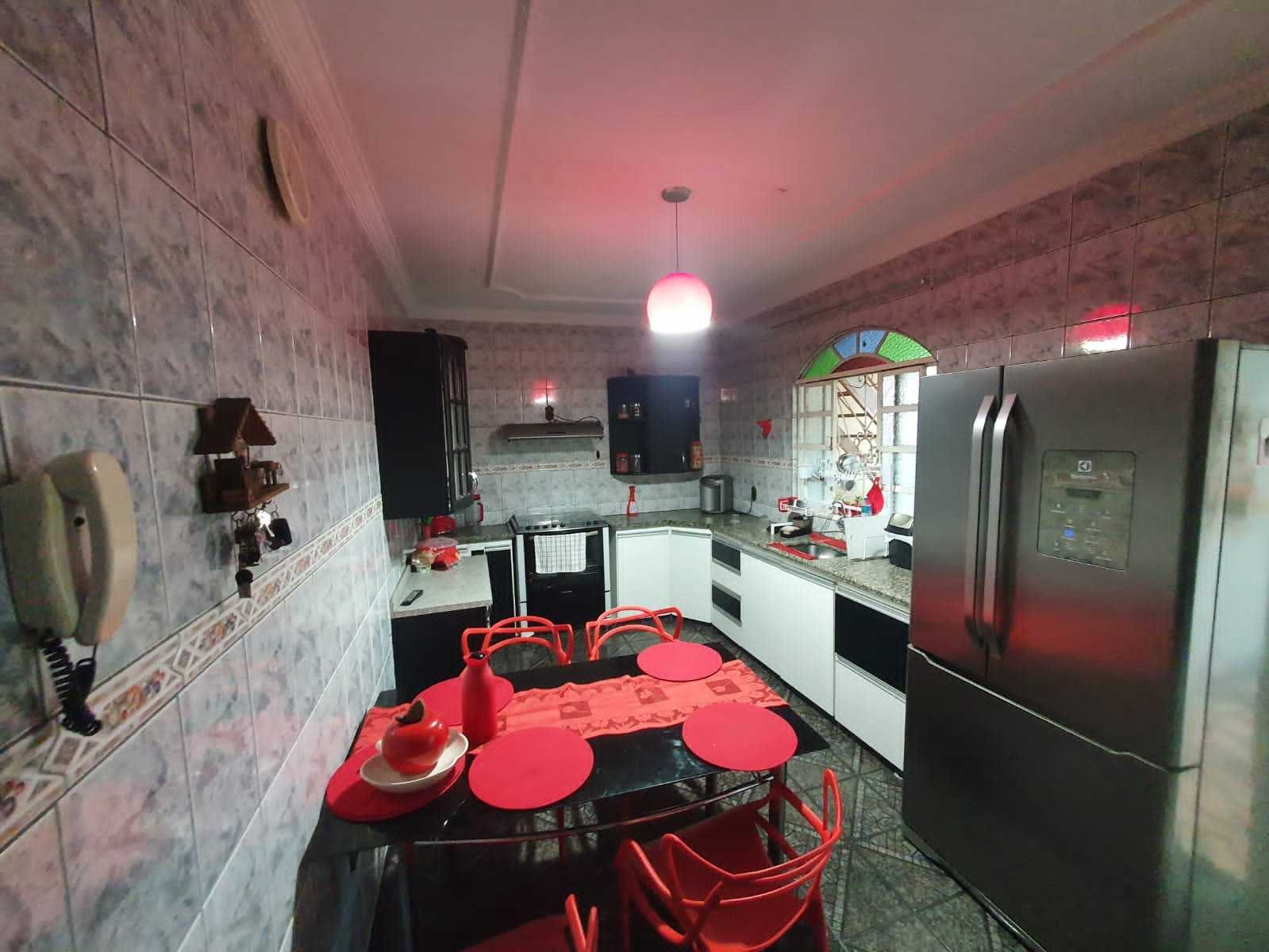 Casa para alugar com 4 quartos, 180m² - Foto 6