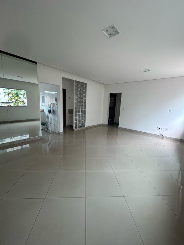 Apartamento à venda com 2 quartos, 77m² - Foto 1