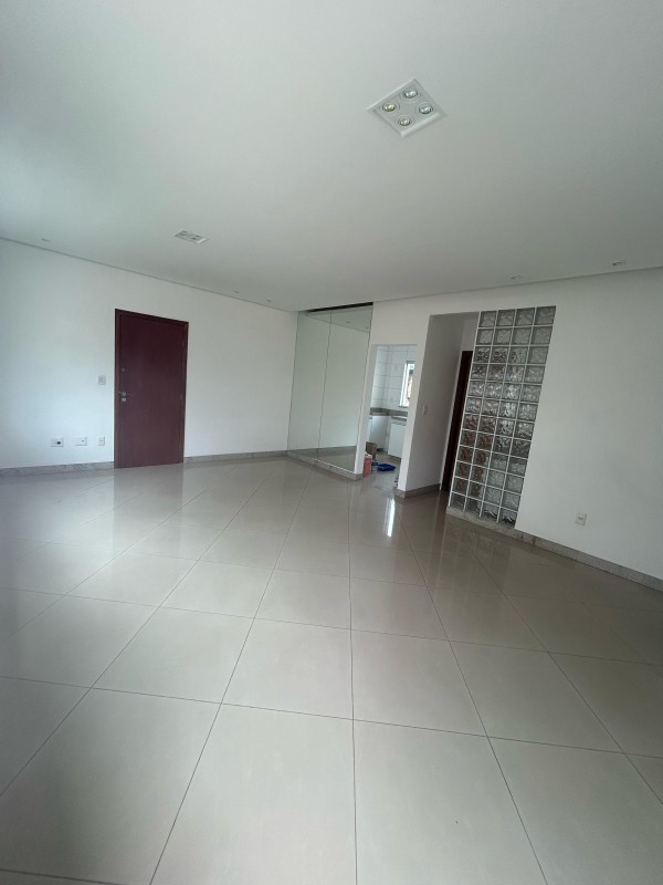 Apartamento à venda com 2 quartos, 77m² - Foto 3