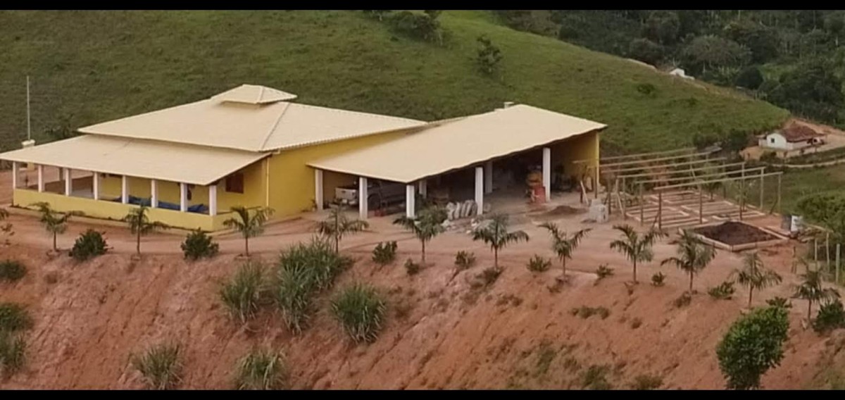 Fazenda à venda com 4 quartos, 450m² - Foto 1