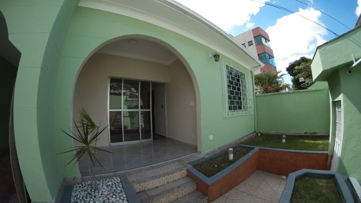Casa para alugar com 3 quartos, 300m² - Foto 1