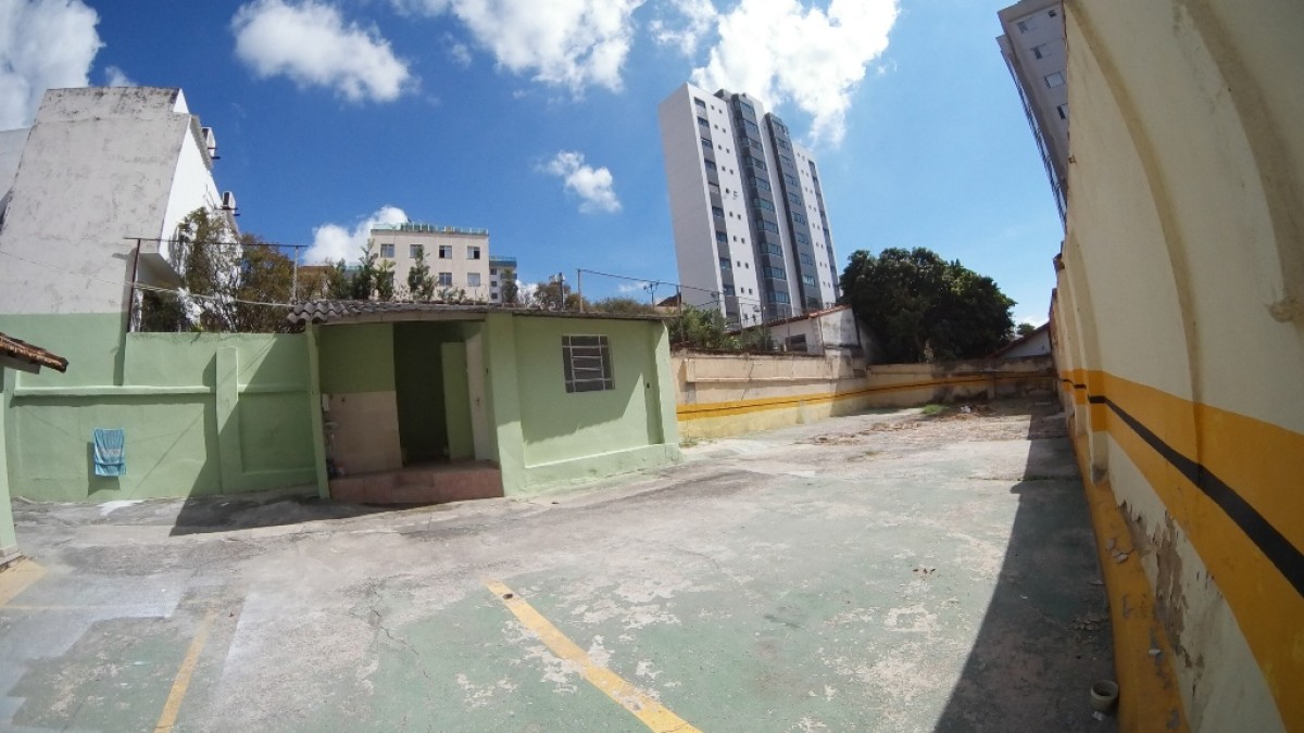 Casa para alugar com 3 quartos, 300m² - Foto 11