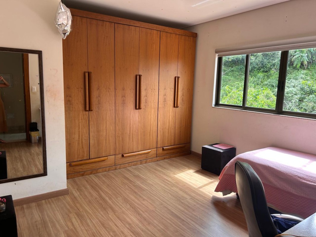 Casa à venda com 4 quartos, 280m² - Foto 2