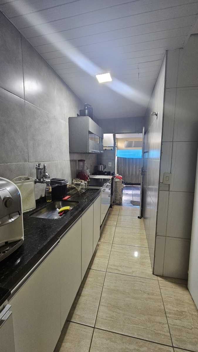 Casa à venda com 4 quartos, 300m² - Foto 4