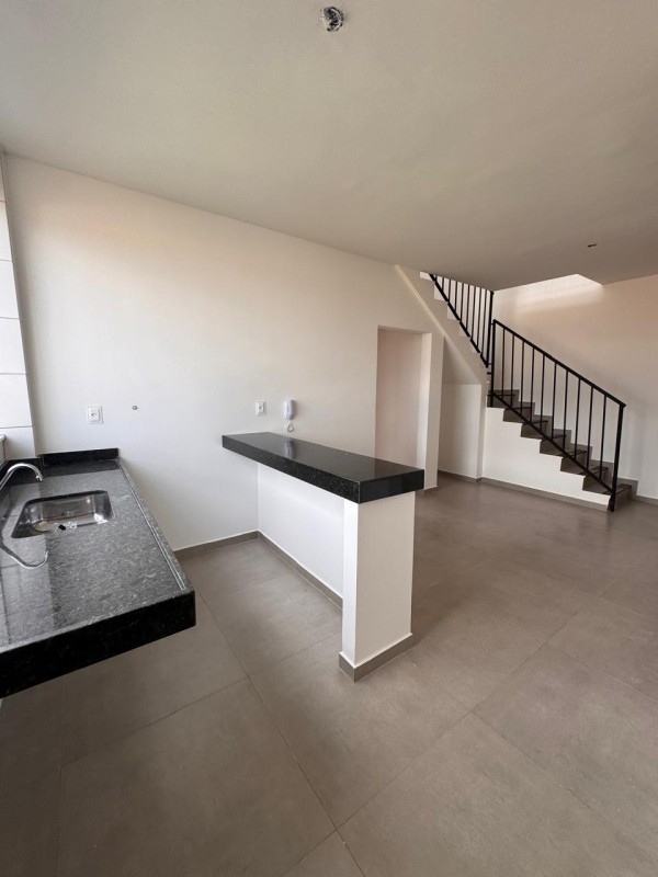 Cobertura à venda com 2 quartos, 110m² - Foto 4