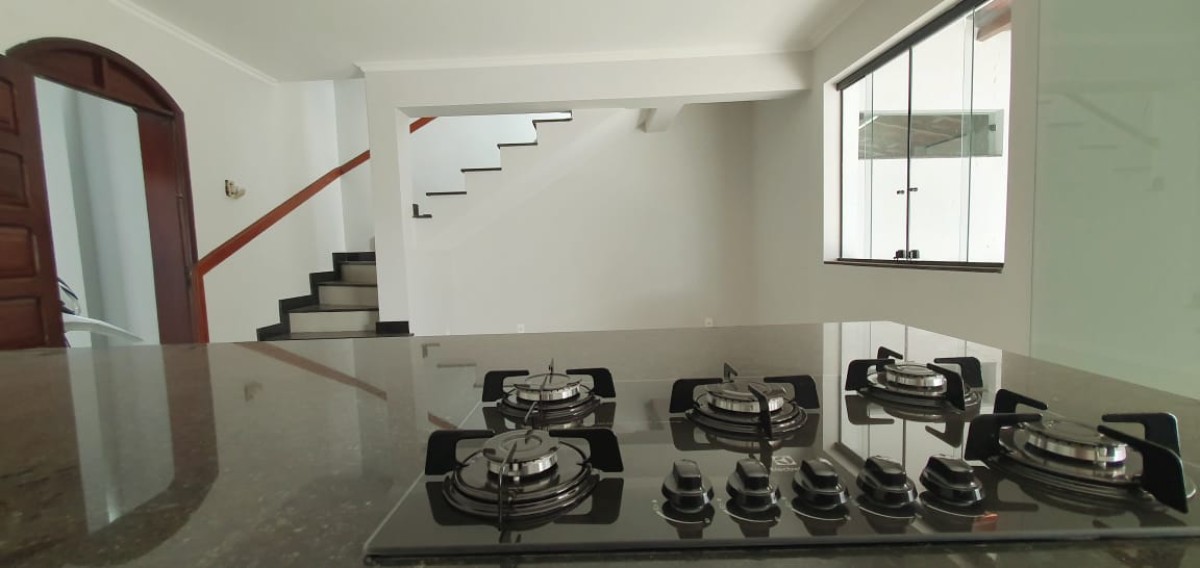 Casa à venda com 3 quartos, 280m² - Foto 8