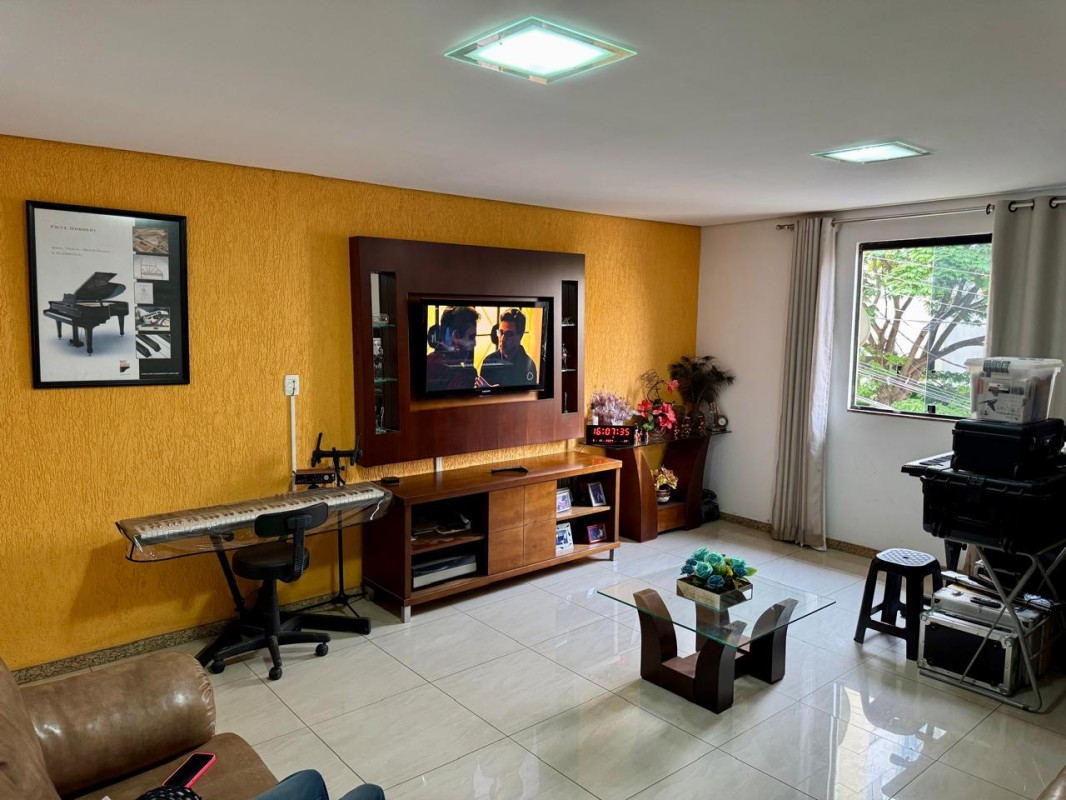 Casa à venda com 3 quartos, 109m² - Foto 1