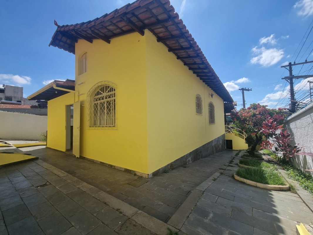 Casa para alugar com 4 quartos, 184m² - Foto 2