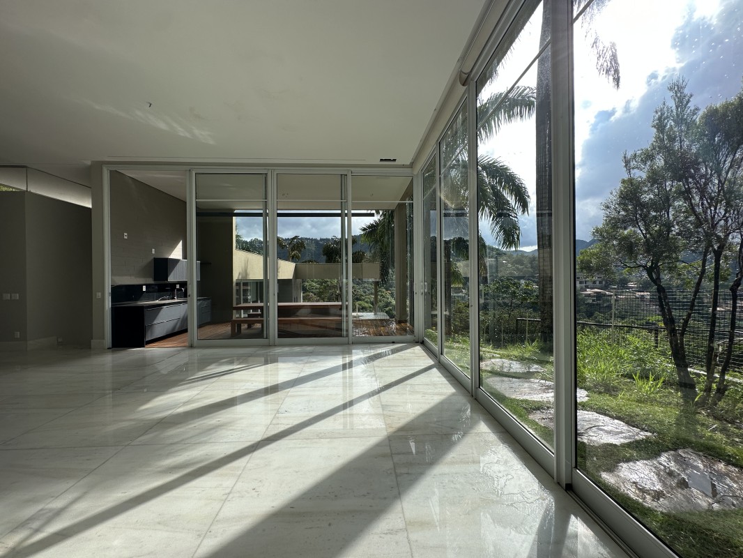 Casa de Condomínio para alugar com 3 quartos, 434m² - Foto 2