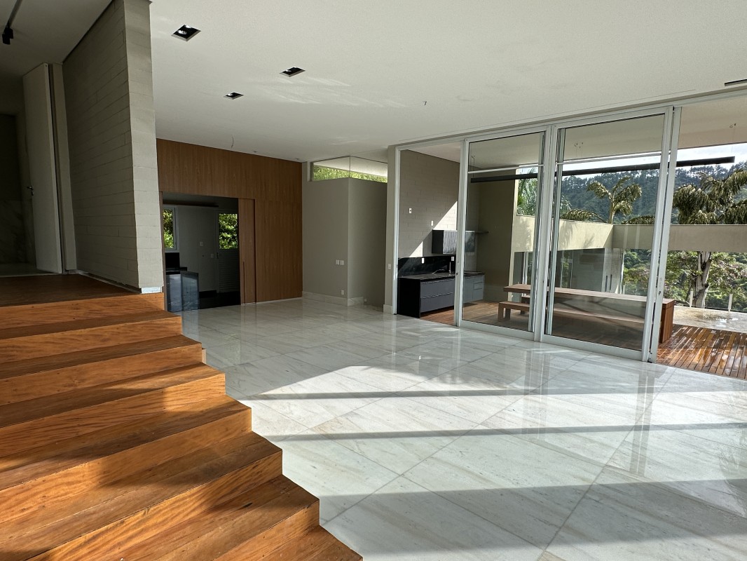 Casa de Condomínio para alugar com 3 quartos, 434m² - Foto 1