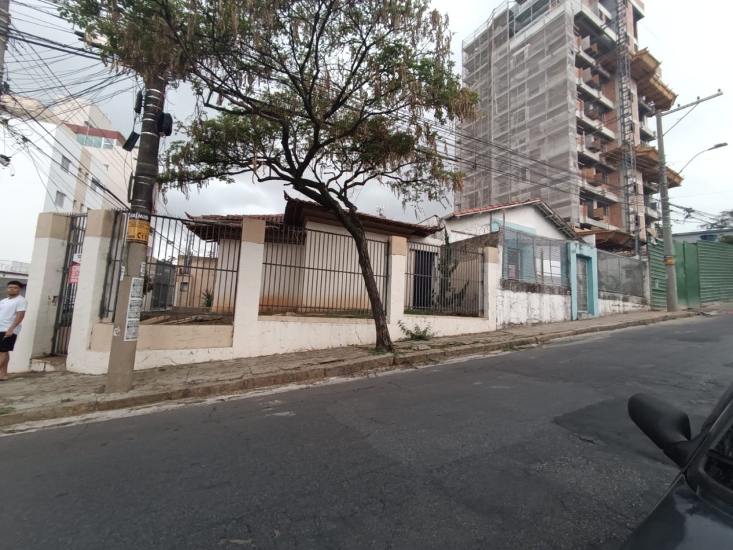 Casa à venda com 1 quarto, 364m² - Foto 1