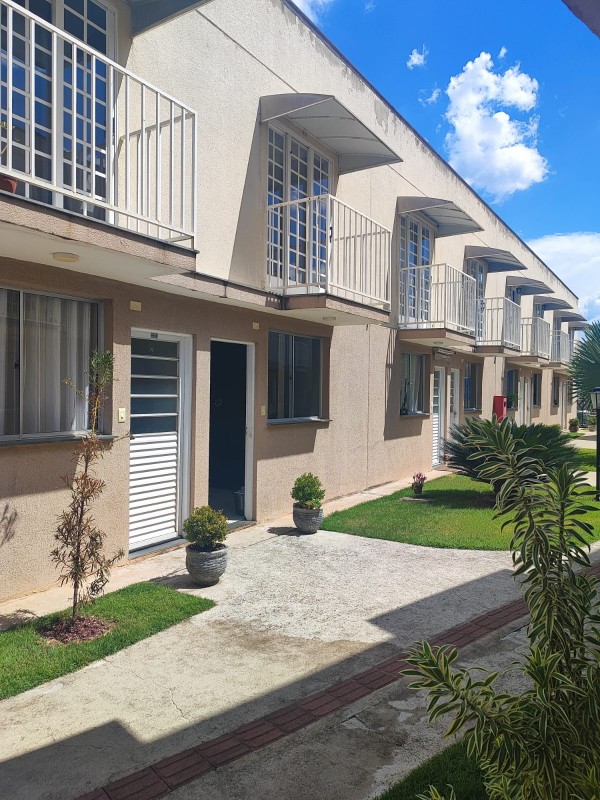 Casa à venda com 2 quartos, 64m² - Foto 1