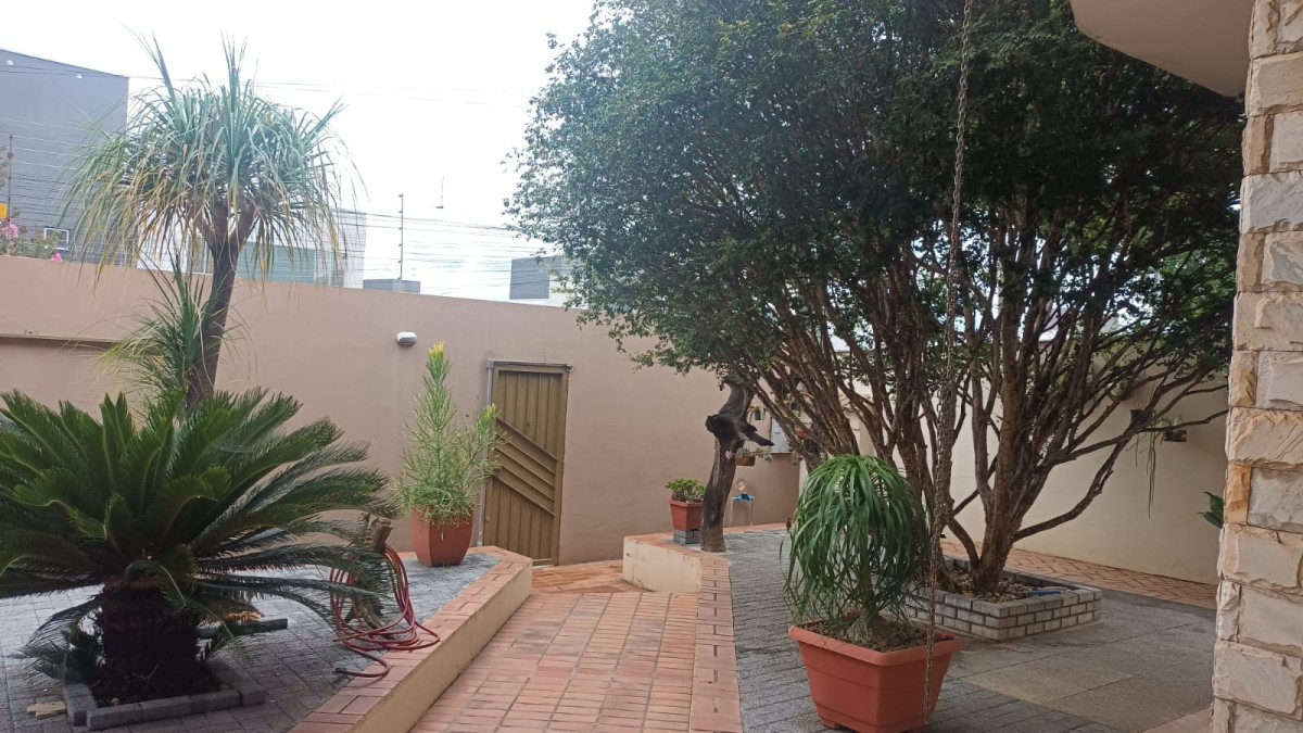 Casa à venda com 6 quartos, 390m² - Foto 2