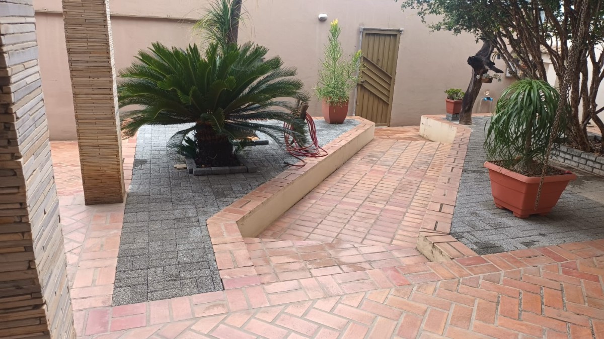 Casa à venda com 6 quartos, 390m² - Foto 4