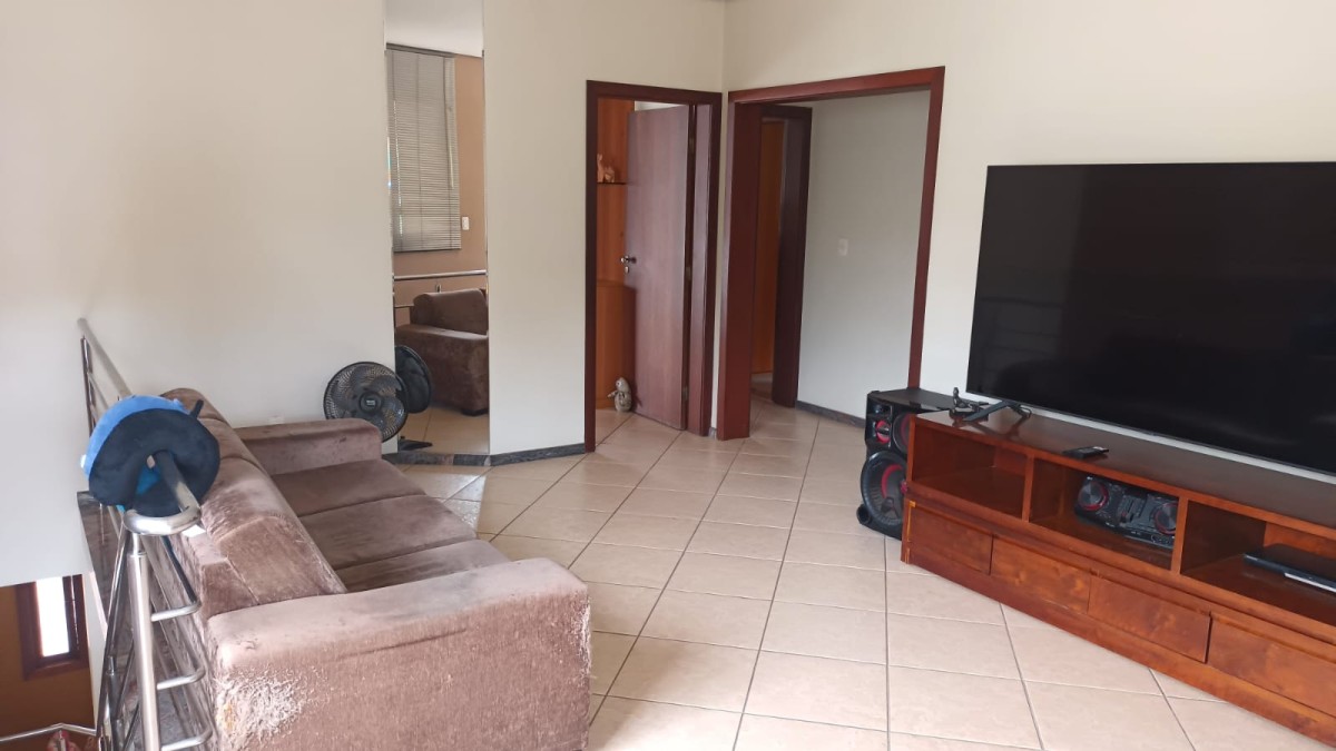Casa à venda com 6 quartos, 390m² - Foto 8