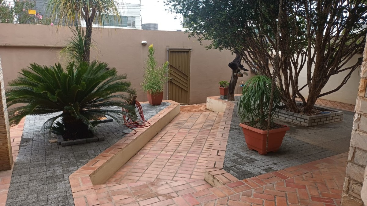 Casa à venda com 6 quartos, 390m² - Foto 3