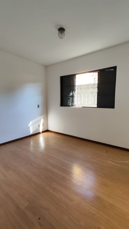 Casa para alugar com 1 quarto, 180m² - Foto 2