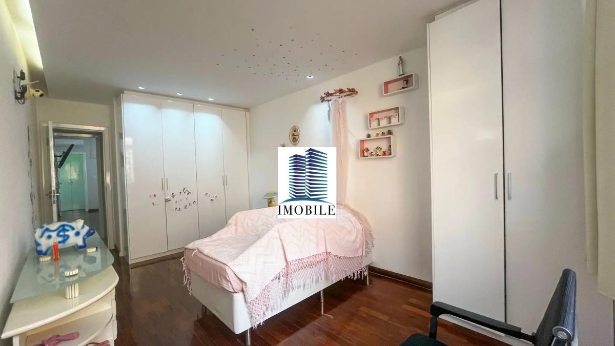 Casa à venda com 6 quartos, 740m² - Foto 2