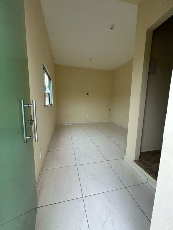 Casa à venda com 2 quartos, 200m² - Foto 1