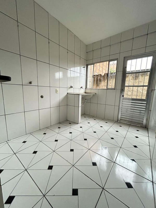 Casa à venda com 2 quartos, 200m² - Foto 3