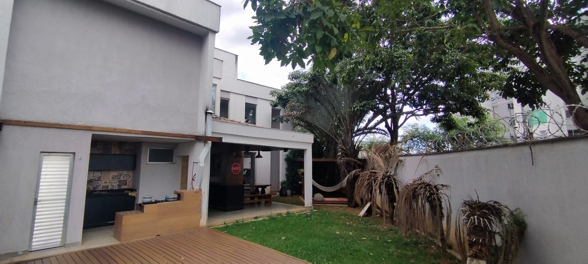 Casa à venda com 4 quartos, 370m² - Foto 4