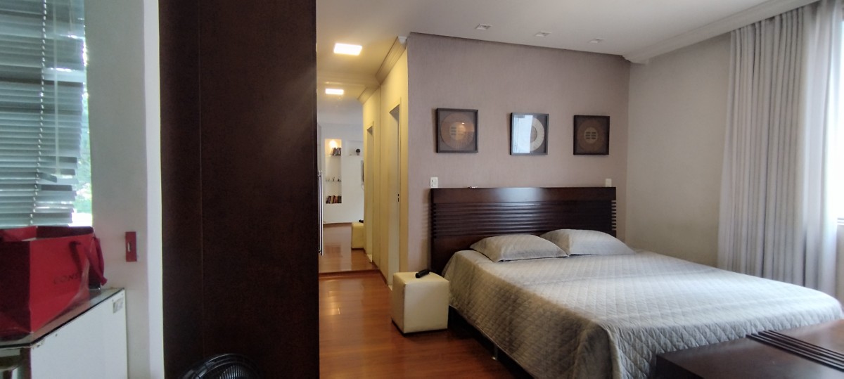 Casa à venda com 4 quartos, 370m² - Foto 13
