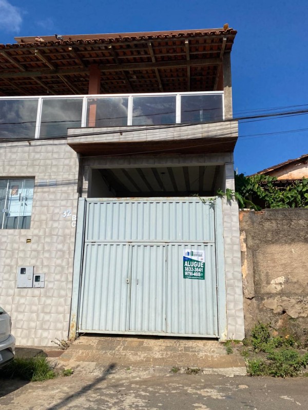 Casa para alugar com 2 quartos, 100m² - Foto 1