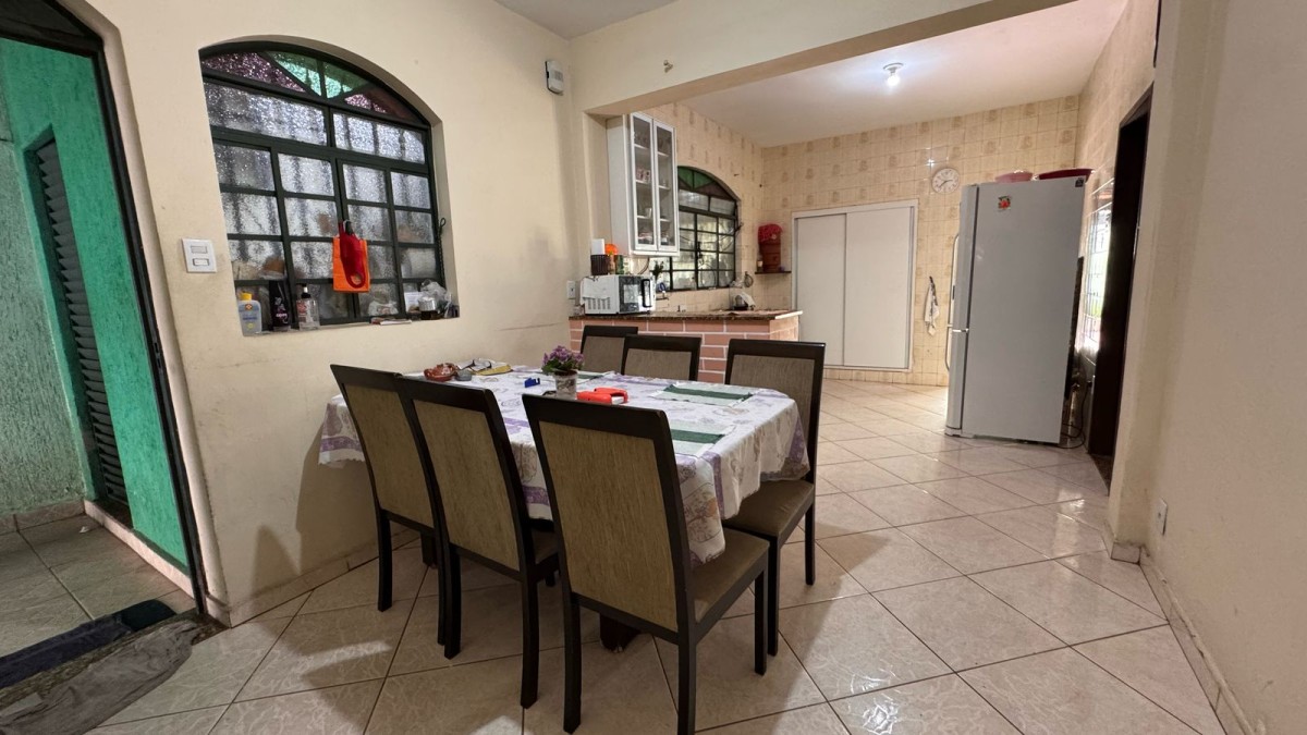 Casa à venda com 6 quartos, 360m² - Foto 4