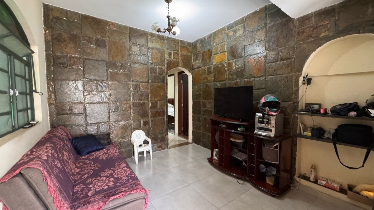 Casa à venda com 6 quartos, 360m² - Foto 2