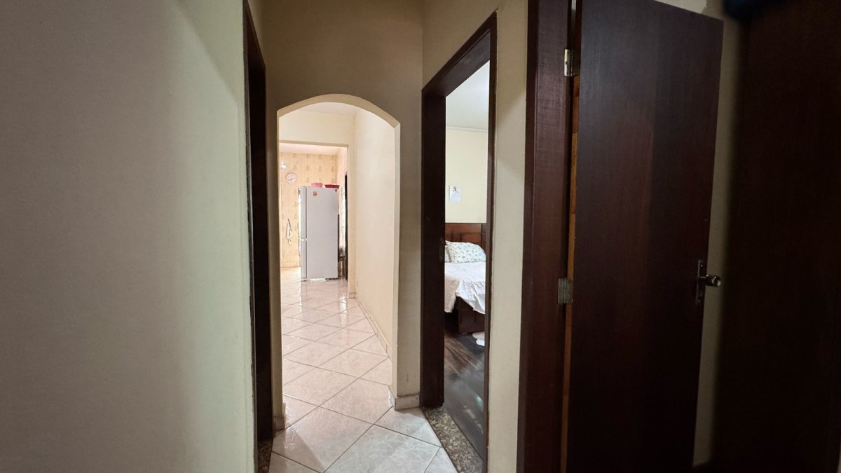 Casa à venda com 6 quartos, 360m² - Foto 1
