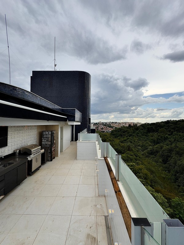 Cobertura para alugar com 2 quartos, 230m² - Foto 1