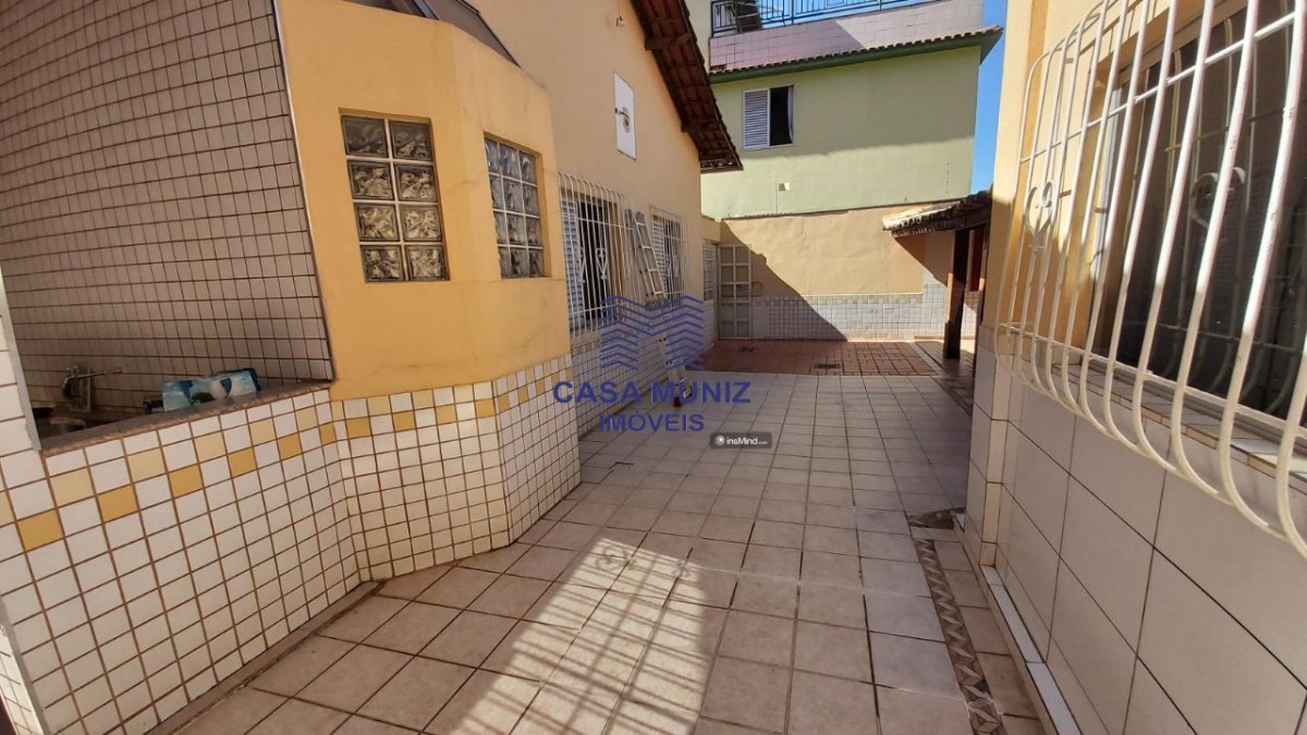 Casa para alugar com 4 quartos, 246m² - Foto 7