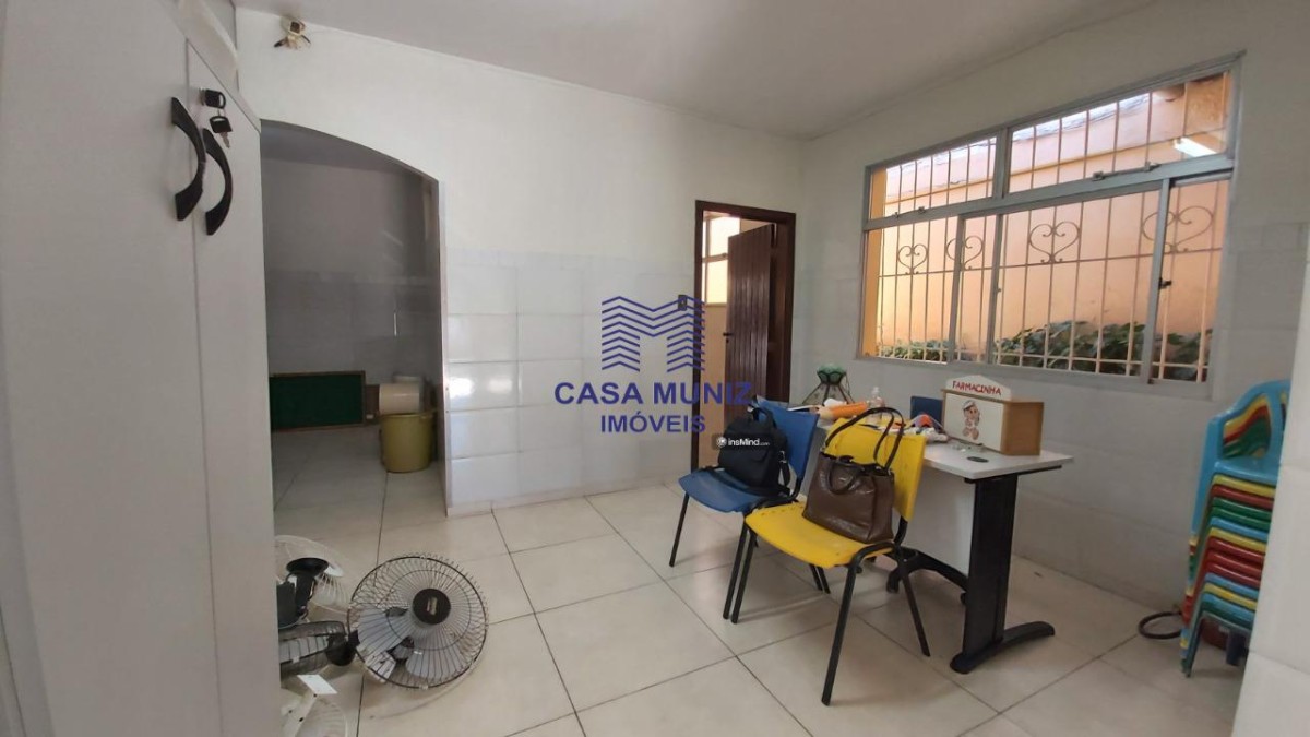 Casa para alugar com 4 quartos, 246m² - Foto 19