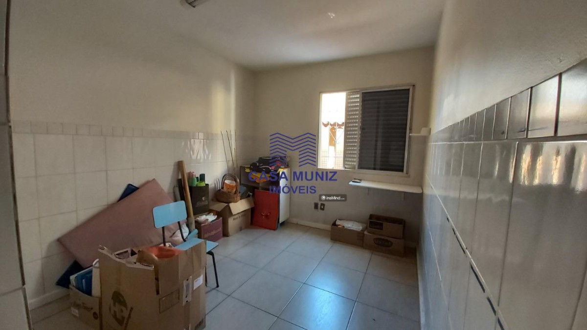 Casa para alugar com 4 quartos, 246m² - Foto 14