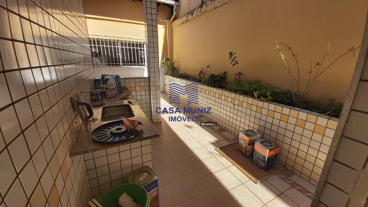 Casa para alugar com 4 quartos, 246m² - Foto 9