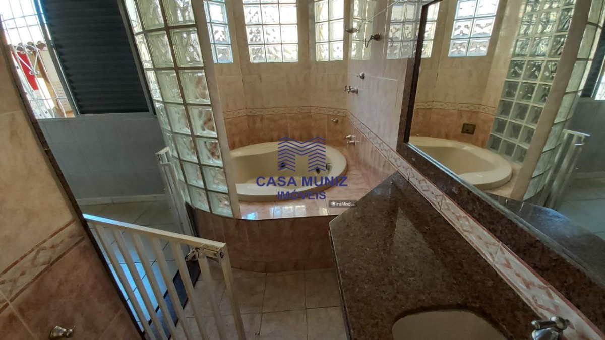 Casa para alugar com 4 quartos, 246m² - Foto 3