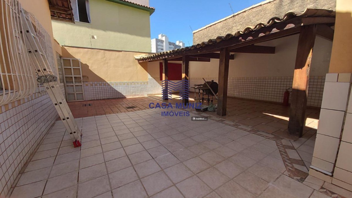 Casa para alugar com 4 quartos, 246m² - Foto 4