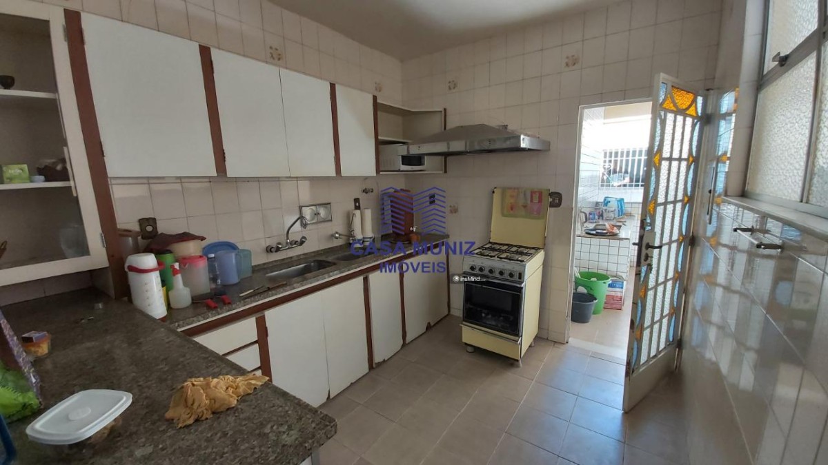Casa para alugar com 4 quartos, 246m² - Foto 10