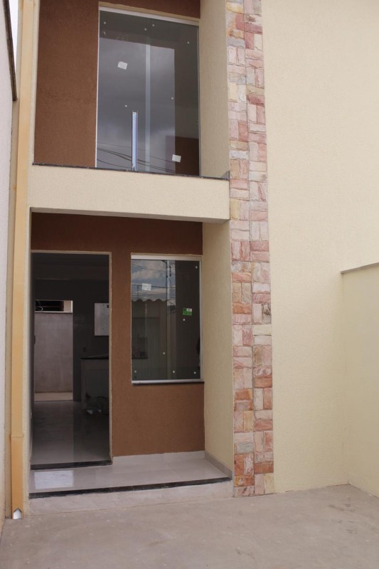 Casa à venda com 2 quartos, 60m² - Foto 4