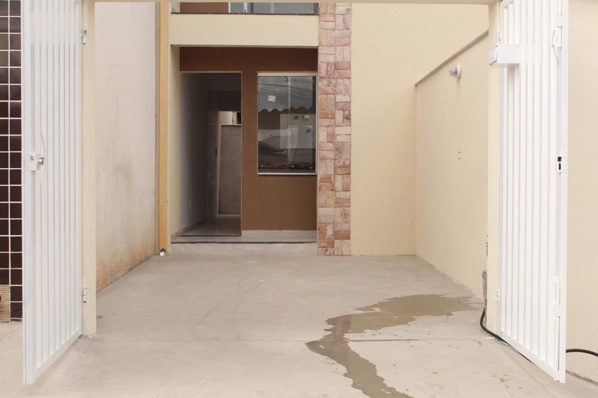 Casa à venda com 2 quartos, 60m² - Foto 2